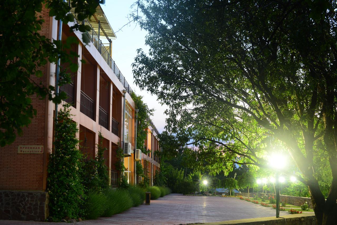 Avenue Park Hotel Yusufkhona Exterior foto
